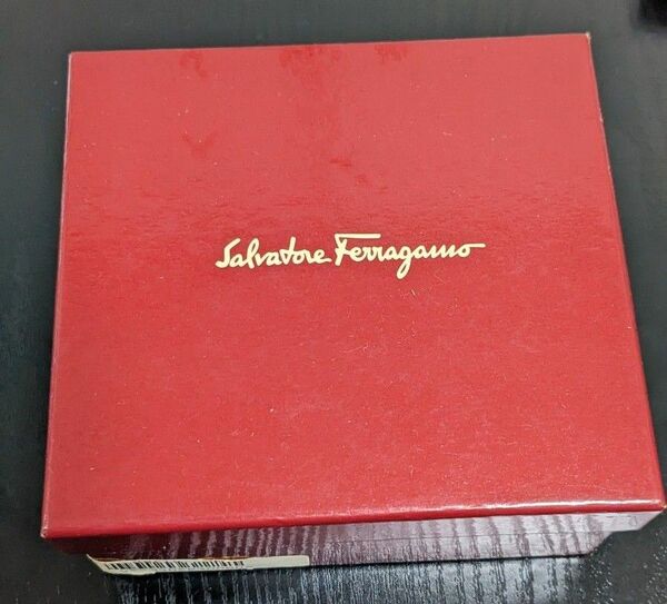 Ferragamo 二つ折り財布用 空き箱 