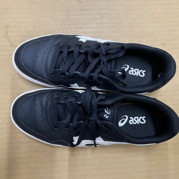 ASICSスニーカー