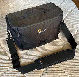 ★☆★ロープロ(Lowepro)ショルダーバッグノバ200AW II 12.8L ブラック LP37142-PWW 美品★☆★ 