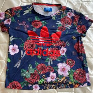 adidas アディダス　希少　Tシャツ 花柄　赤 バラ 総柄 和柄　希少　古着 Tシャツ カットソー 半袖 半袖Tシャツ