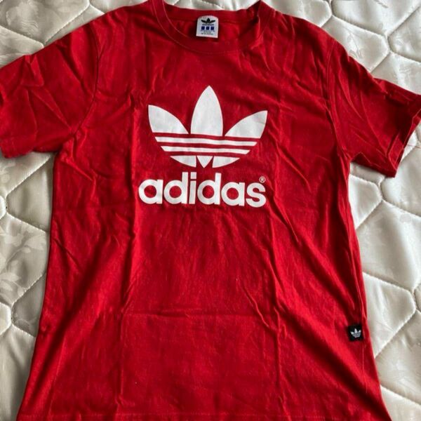 美品　adidas アディダス　赤　半袖　M 子ども　キッズ　レディース　こども　 Tシャツ　 半袖　 半袖Tシャツ