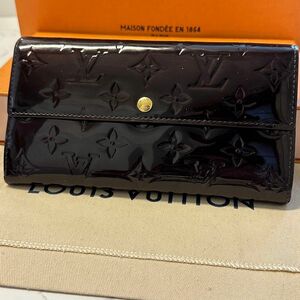 新品同様！ ルイヴィトン　LOUIS VUITTON ヴェルニ ポルトフォイユ サラ 財布 長財布