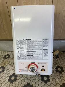 TOSHIBA 東芝 電気温水器 HPL-144 2008年製　屋内 壁掛け 100V 通電確認　ジャンク