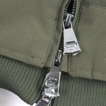 極美品 AKM エイケイエム 裏地カモフラ/迷彩柄 レイヤードデザイン WZIP フーデッド ダウンジャケット カーキ L 正規品 メンズ_画像6