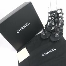 極美品□CHANEL シャネル G25488 パテントレザー使い アンクルストラップ レザー グルカサンダル トングサンダル ブラック 35 イタリア製_画像2