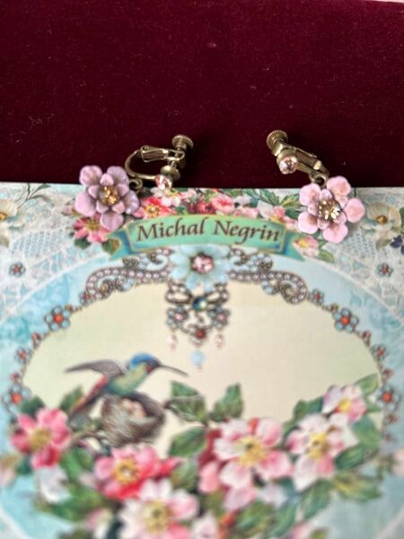 ◎連休SP◎ ミハエルネグリン Michal Negrin アンティーク調加工 薄ピンク桜モチーフイヤリング 未使用保管美品お花見