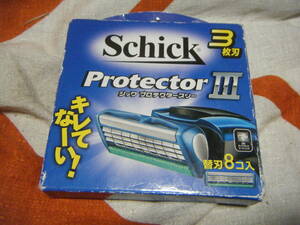 ●Schick Protector III/ シック プロテクタースリー ３枚刃（替刃８コ入）●