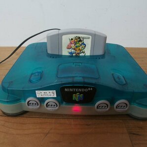 ☆【1H0320-8】 NINTENDO 任天堂 NINTENDO64 NUS-001 NUS-005 100V クリアブルー ソフト 風来のシレン2 付き ジャンクの画像2