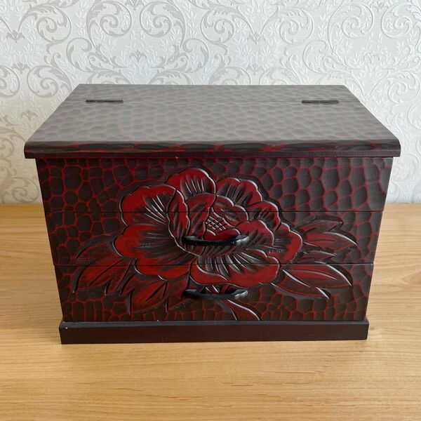 鎌倉彫の裁縫箱　昭和レトロ　和家具