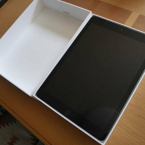 中古 iPad 9.7インチ Wi-Fiモデル 32GB MR7F2J/A [スペースグレイ] ガラスフィルムおまけの画像3