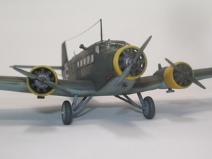 1/144 ユンカース Ju52ドイツ ルフトバッフェ 第1特殊爆撃航空団 全塗装 完成品