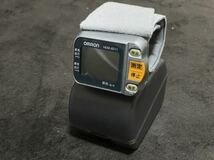 OMRON オムロン 手首式デジタル自動血圧計 HEMー6011 ケース付き 手首式血圧計 測定器 健康機器_画像2