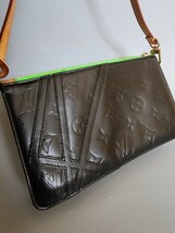 美品　LOUIS VUITTON　ルイヴィトン　ヴェルニ　モノグラム　チェーン ショルダーバッグ　ハンドバッグ_画像4