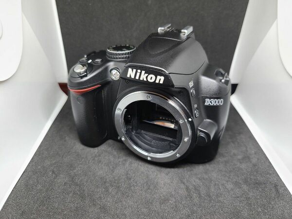 Nikon D3000 ボディ