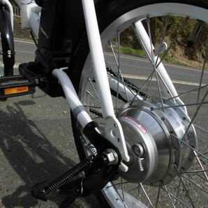 1円～TRANS MOBILLY 折り畳み電動自転車 36V 5Ah 20インチ 白色 動作確認済 3248の画像6