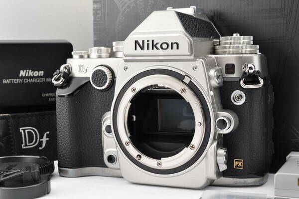 Nikon Df 16.2MP DSLR デジタルカメラ #FC19