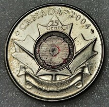 2004年 カナダ 記念硬貨 エリザベス2世 25セント 数量限定 レッドポピー　25CENTS 美品　当時物　ヴィンテージ　レア_画像2