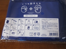 未使用　防災13点セット×２個(持ち出しバッグ・LEDライト・給水バッグ・軍手・アルミブランケット・マスク等)_画像3