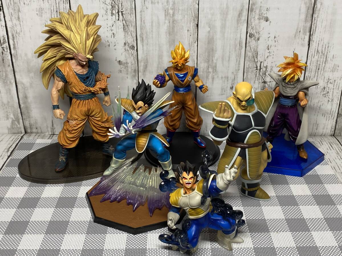 最前線の ドラゴンボール、ワンピースフィギュア各種とこけし、ケース