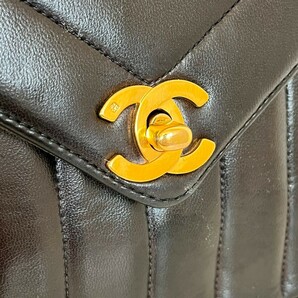 超美品 シャネル CHANEL ココマーク ターンロック ラムスキン チェーン ショルダーバッグ マトラッセ Vステッチ シェブロンの画像4