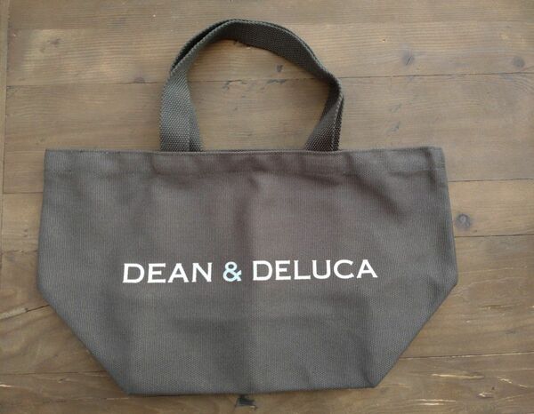 ＊DEAN&DELUCA　2022　チャリティートートバッグSサイズ＊ダークブラウン　ギフトバッグ付き