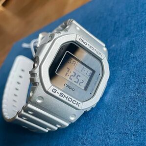 カシオ　デジタル腕時計　G-SHOCK 新品未使用　メタリックシルバーモデル