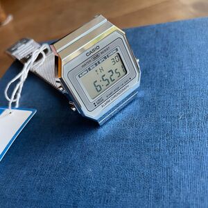 カシオ デジタル腕時計　ステンレススチール　国内未発売　レトロデザインモデル