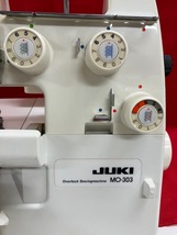 ☆ジャンク品　ＪＵＫＩ　MO－303　1本針3本糸ロックミシン　部品取りに　☆_画像2