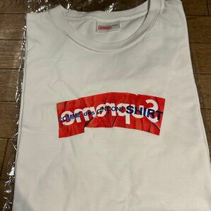 supreme コムデギャルソン　反転ロゴtシャツ