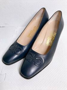 ★Ferragamo フェラガモ レディース パンプス サイズ7 24.5cm ヒール6.5cm ネイビー レザー DE 38972 C67 7 D 女性用 紺