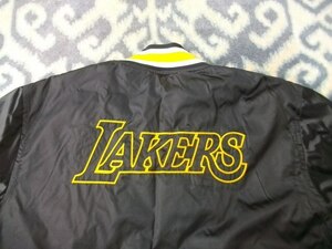 NIKE製 ロサンゼルス レイカーズ 黒ジャケット 極美品 XL Los Angeles Lakers NBA ナイキ