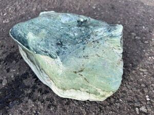 日高翡翠　激レア　国産鉱物　クロム透輝石　幻の翡翠　巨大2.9kg　★ミントグリーンの最高品質クラスで高透過な見応えのある美しい原石！