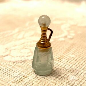 天然石香水瓶ネックレス　蛍石　開閉可能　真鍮ベネチアンチェーン