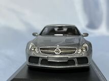 ミニチャンプス製　　メルセデス　ベンツ　SL65 AMG ブラックシリーズ　(R230) グレーメタリック　　1/43_画像4