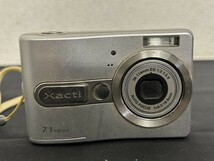 A3　SANYO　三洋　DSC-S75　コンパクトデジタルカメラ　Xacti　シルバーカラー　現状品_画像1