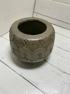 陶器製　手あぶり火鉢　小ぶり　茶系　模様あり　陶印あり