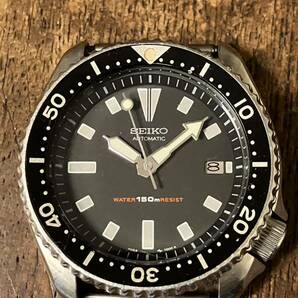 T03/122 SEIKO セイコー 自動巻き デイト 稼働品 AUTOMATIC オートマチック 腕時計 7002-7000 150ｍ 防水 ダイバーズ SCUBA DIVERSの画像4