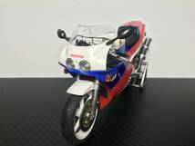 タミヤ 1/12 ホンダ VFR750R RC30 塗装完成品_画像4