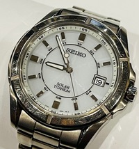 ★SEIKO★　セイコー　チタン　ソーラー　デイト　V145-0AX0　白文字盤　稼働品_画像1