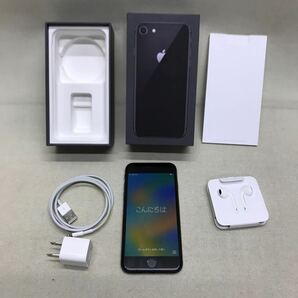 【3S11-077】送料無料 docomo iPhone8 64GB スペースグレイMQ782J/A EarPods付属の画像1