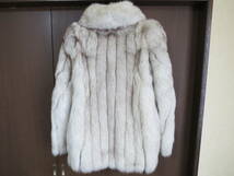 【ＥＸＣＥＬＬＥＮＴ】　ホワイト系毛皮ショートコート　サイズ１１号　毛皮名不明_画像2