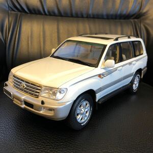 中国　ディーラー　1/18 トヨタ　ランドクルーザー　LC100 TOYOTA LANDCRUISER 