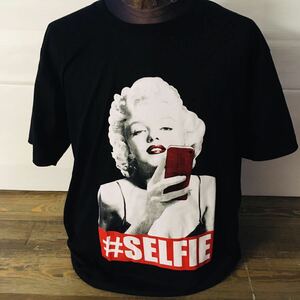 マリリンモンロー　#SELFIE L プリントTシャツ　ブラック