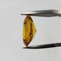 M035-510【千葉】合成ゴールデンサファイア　1粒　CARAT：10.596ct　ルース　裸石　ソーティング付き_画像3