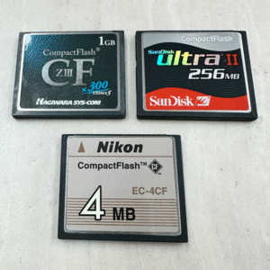 中古　コンパクトフラッシュメモリ　3枚セット　1GB・256MB・4MB　フォーマット済み