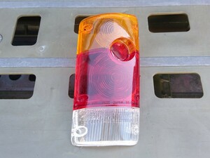 当時物【トヨタ KE10Vカローラバン用テールランプレンズ(L)】旧車 レトロ 昭和の商用車 トヨペット 絶版 希少 レア