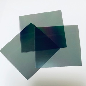 国産の無色偏光板（250 x 230 mm) 片面接着材付き　２枚