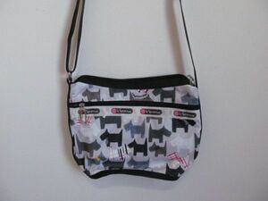 (56741)LeSportsac　レスポートサック　ショルダーバッグ　斜め掛け　サコッシュ　イヌ　犬　ドッグ　グレー系　USED