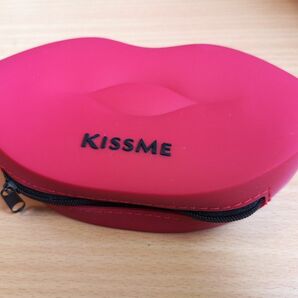 KISS ME(キスミー) くちびる型 シリコンポーチ