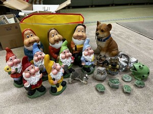 FJ0707 陶器の置物 まとめ売り 七人の小人 ディズニー Disney 犬の置物 蛙 カエル 21体 かご付き ガラスの蛙 オブジェ インテリア 園芸